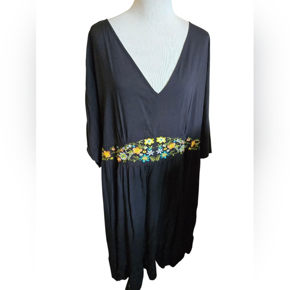 Bloomchic 100% Rayon Plus Size Embrodered Black Dress Size 20